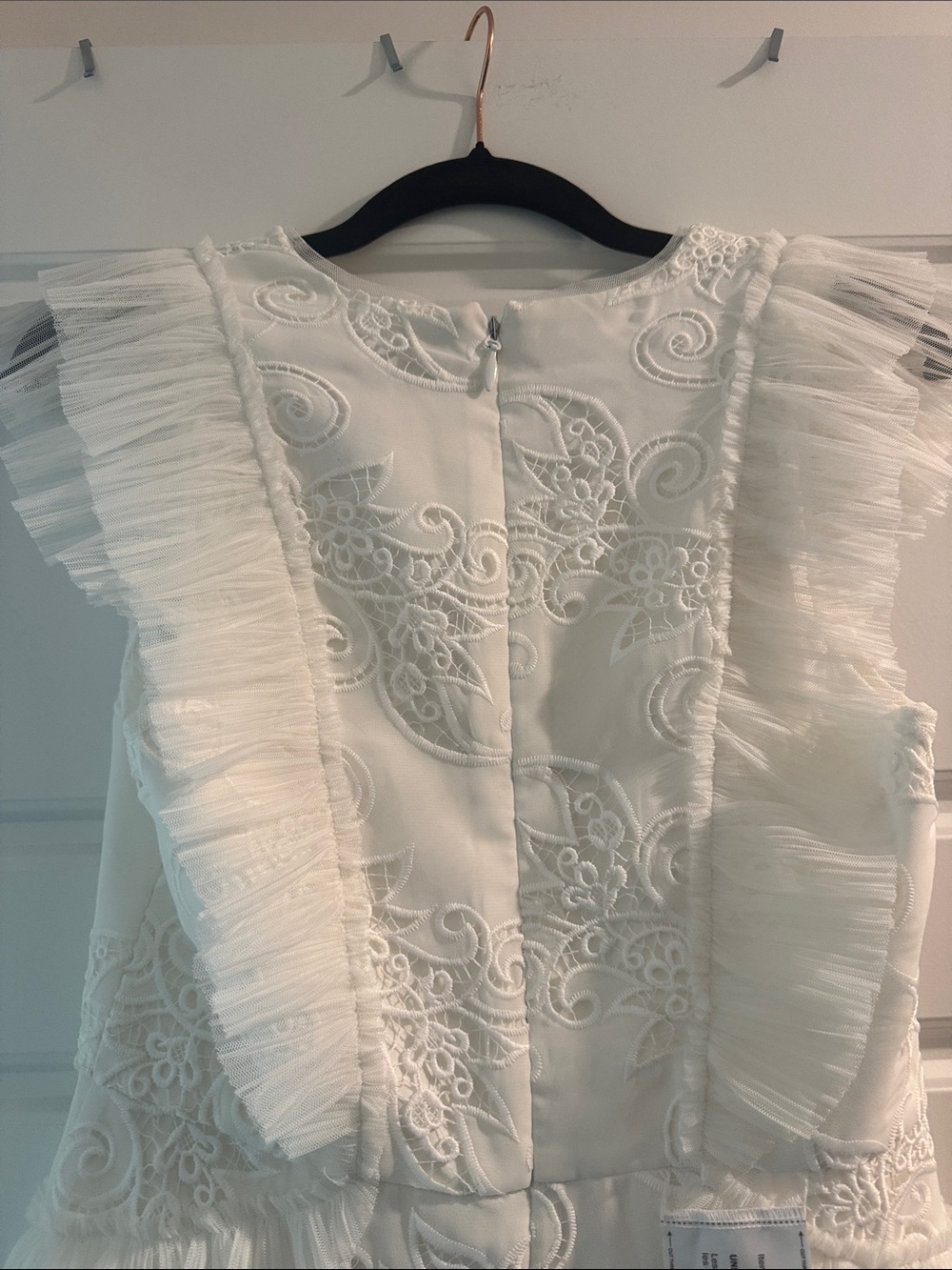 BCBGMaxAzria white Ruffled V‑Neck Lace Cocktail Dress - Picture 7 of 8